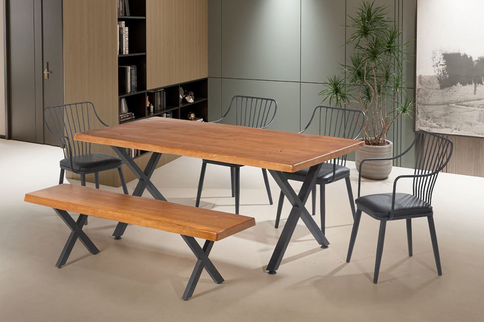 SARIZ KÜTÜK MASA/ PLAS SANDALYE + MASİF BENCH